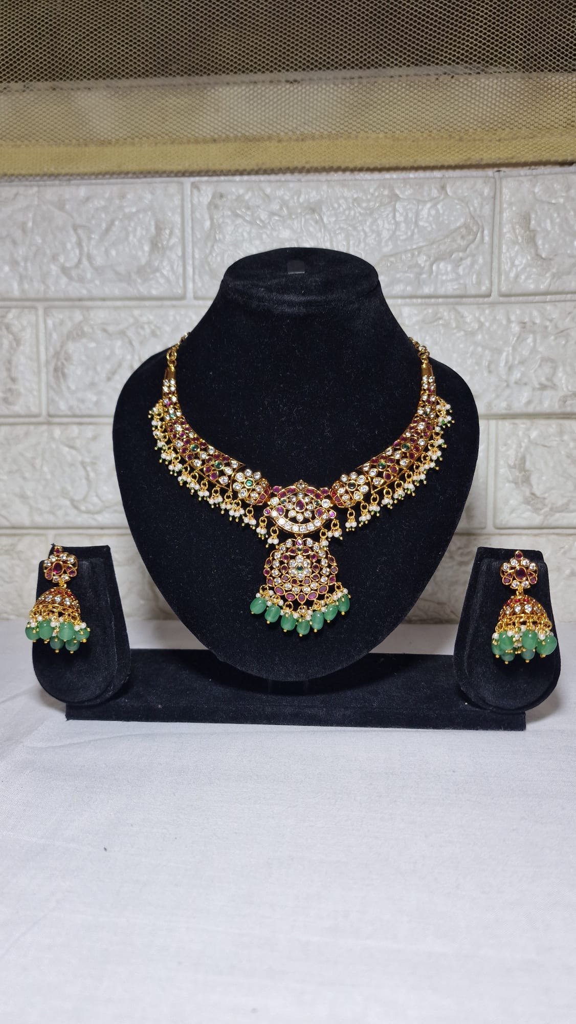 Floral green-drop necklace